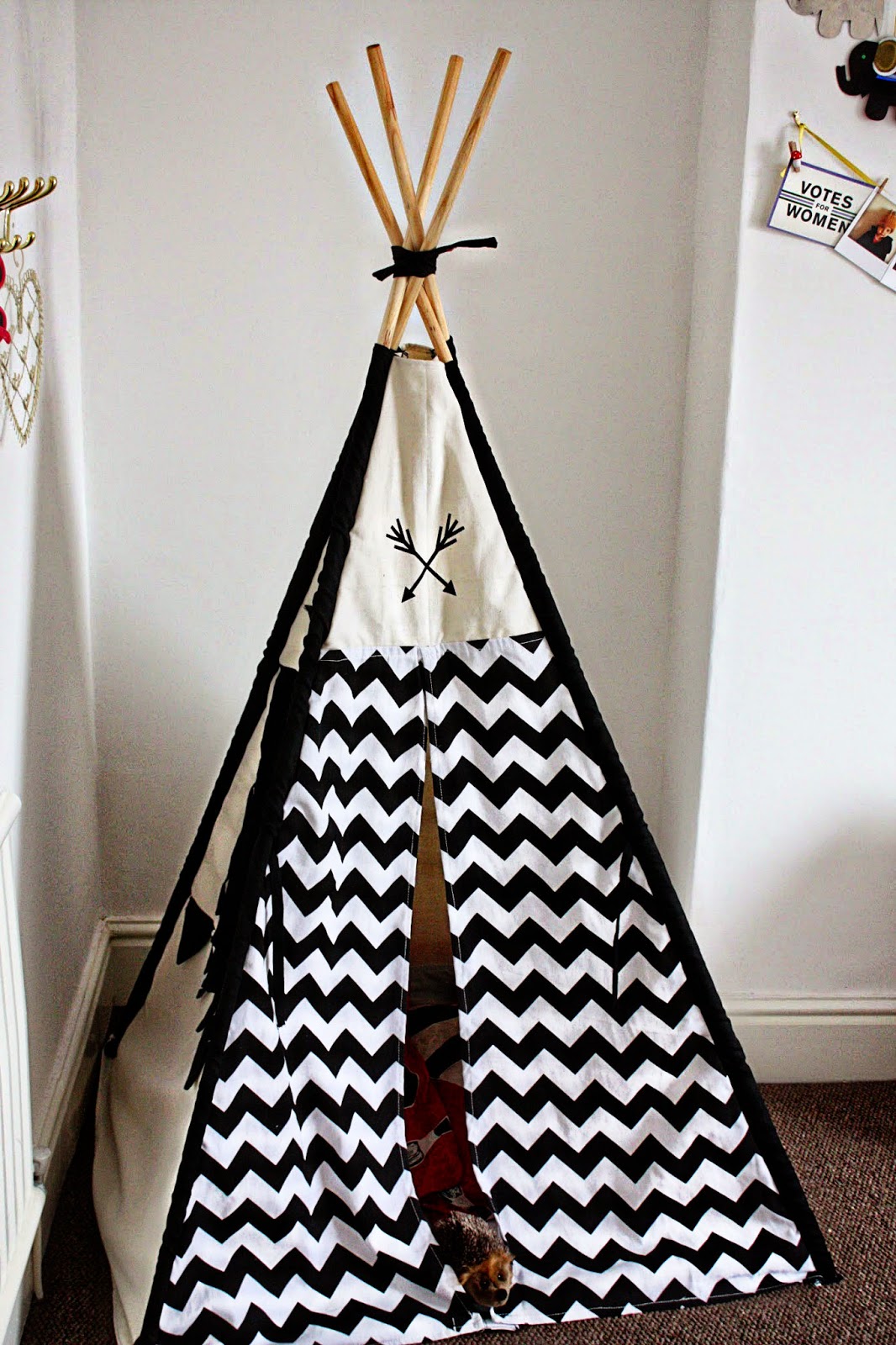 Black and white teepee kids room